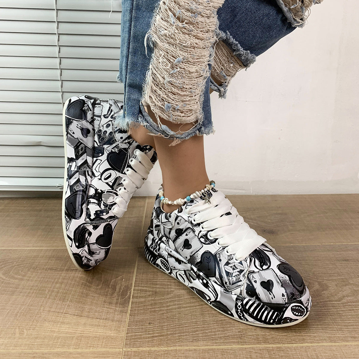 Thick Bottom Lace-up Sports Shoes Round Head